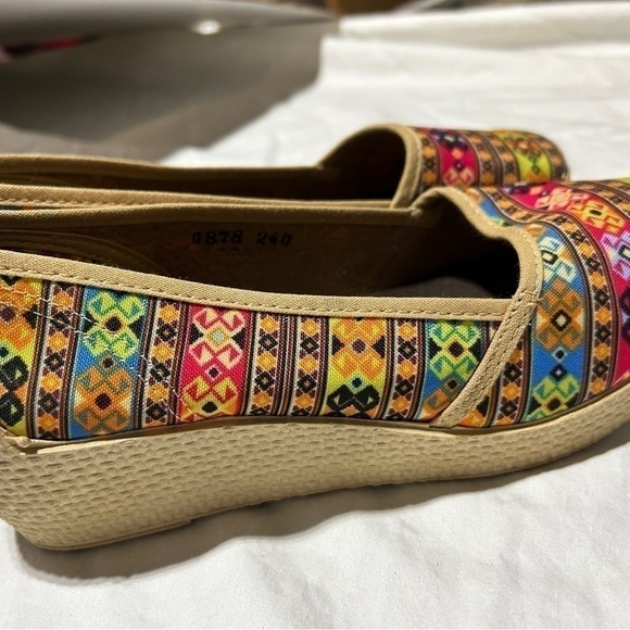 Ladies Abril colorful slip on shoes size 7.5 made in Mexico - Picture 4 of 9